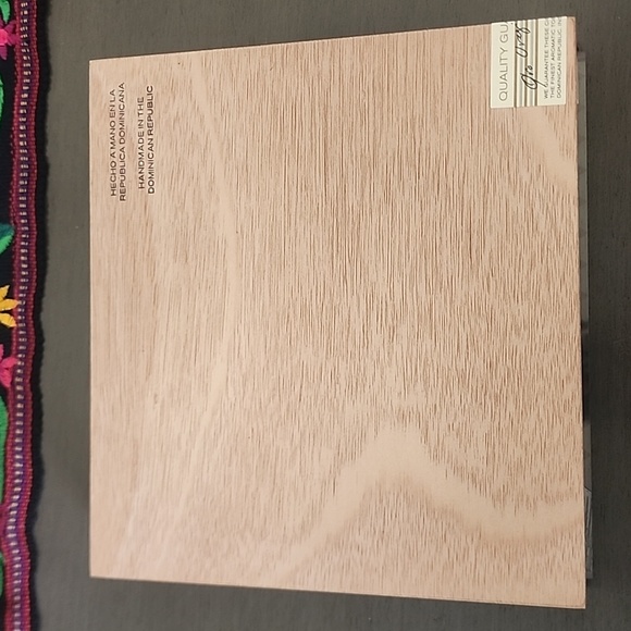 Empty AVO cigar box - Seasons, Spring - Picture 4 of 5